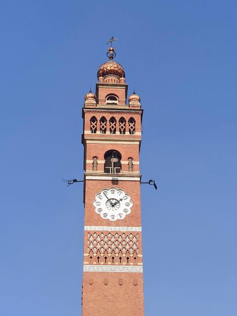 Lucknow Full day city tour - A one-day mix of Nawabi Avadhi-Persian design and British Raj details
