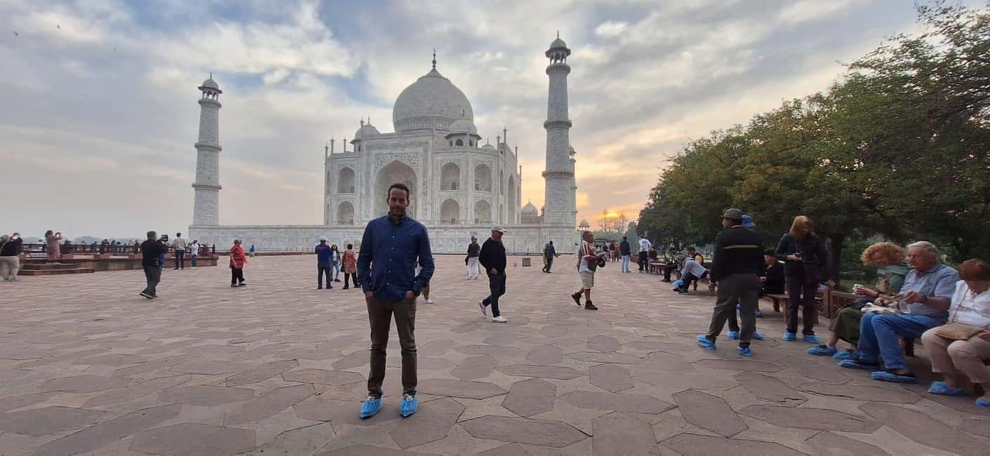 Luxury train tour from Delhi to Agra - Taj Mahal guided visit: more than just photos