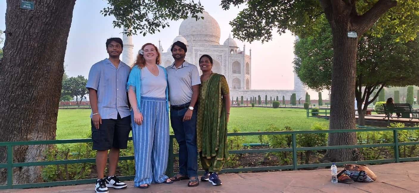 Luxury train tour from Delhi to Agra - Lunch in Agra: Mughlai comfort at about 1:00 PM