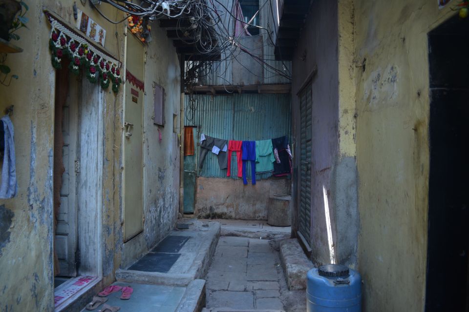 Mumbai: Dharavi Slum Tour with Dhobi Ghat (Open-Air Laundry) - How the guides shape the experience (and why it matters)