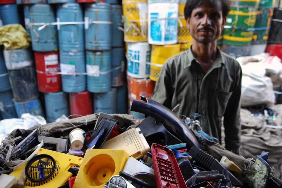 Mumbai: Dharavi Slum Walking Tour with Options - Small-group walking format: get your bearings in tight lanes