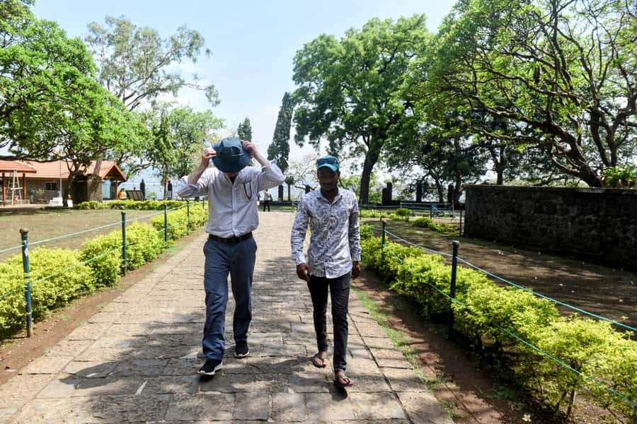 Mumbai: Elephanta Caves: Island Tour With Options - Harbor views on Elephanta: easy photos, good angles