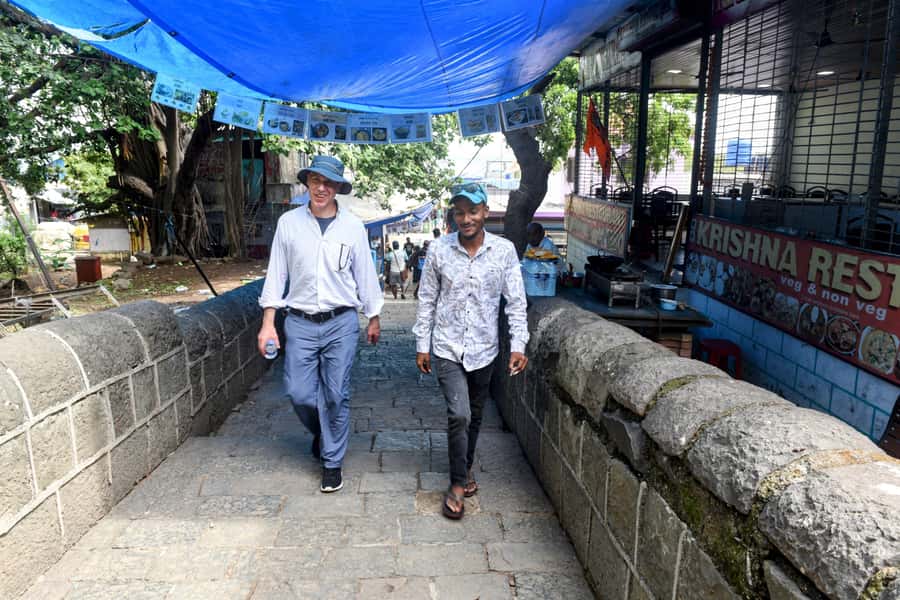 Mumbai: Elephanta Caves: Island Tour With Options - Logistics that matter: English guide and a predictable meeting point