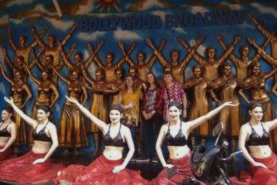 Mumbai: Private Bollywood Tour with Mumbai Sightseeing - The Bollywood dance show: learning steps with the real show energy