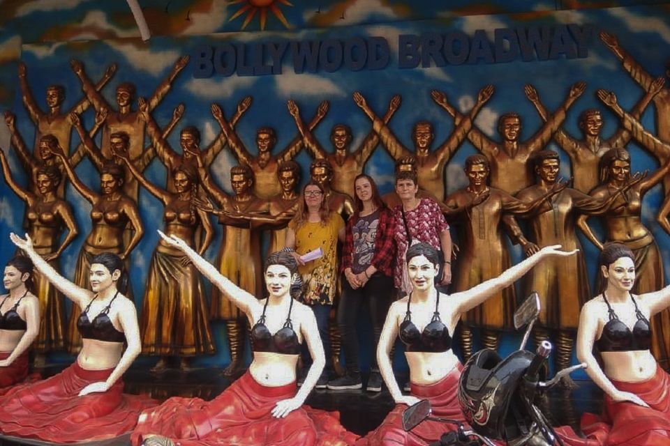 Mumbai: Private Bollywood Tour with Mumbai Sightseeing - The Bollywood dance show: learning steps with the real show energy