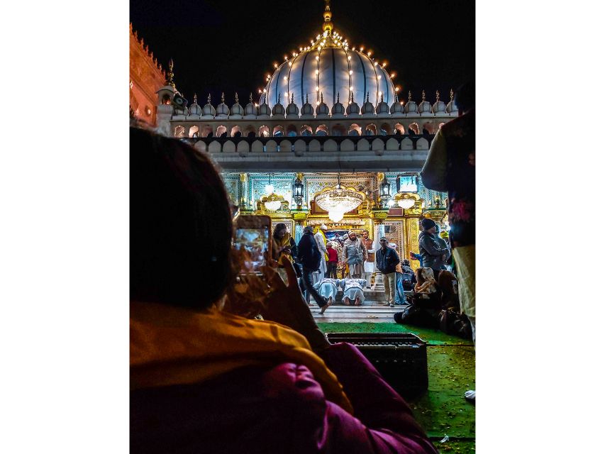 New Delhi: Guided Night Photography & Heritage Tour of Delhi - Sabz Burj roundabout and the fun of street-level Delhi
