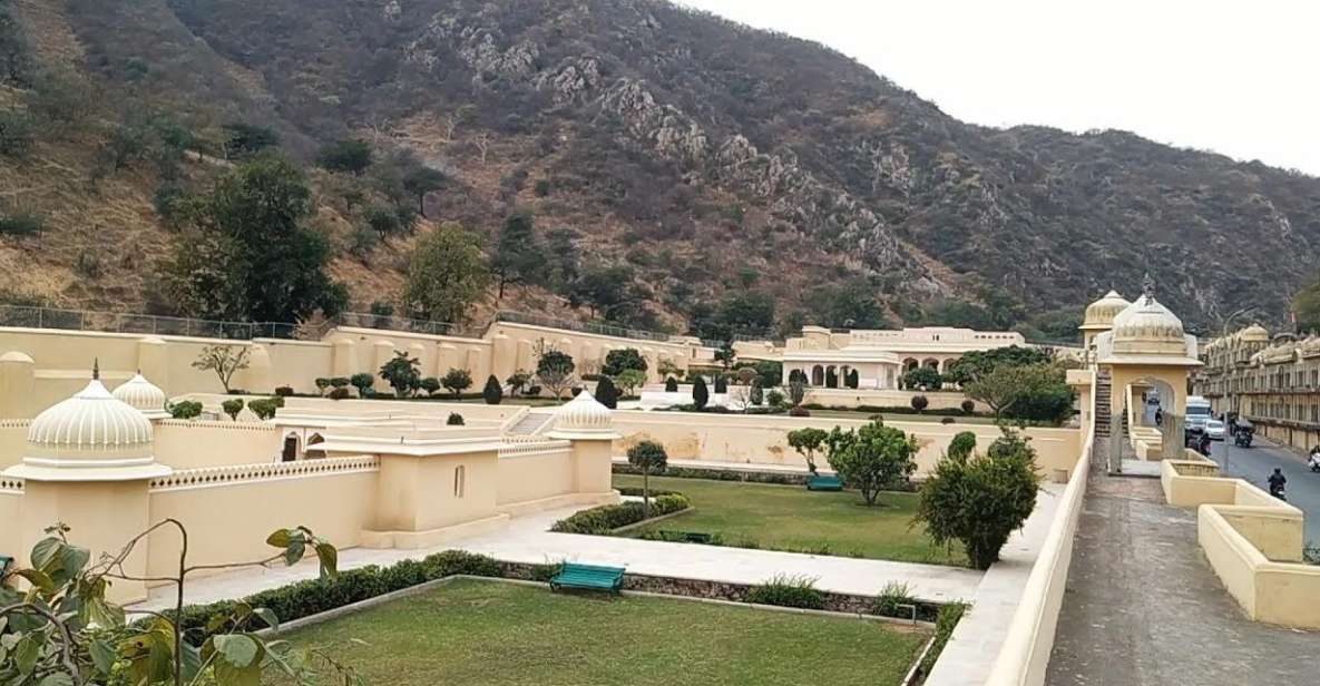 Private Jaipur sightseeing Tour by Car - All Inclusive - Jantar Mantar Observatory: A Guided Visit Makes It Click