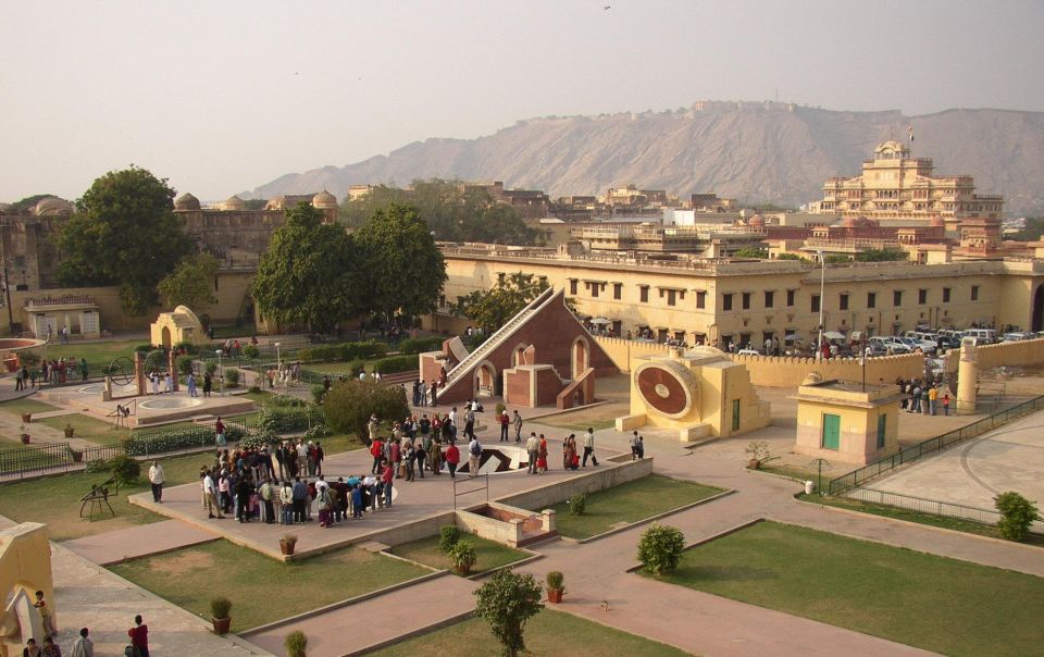 Private Jaipur sightseeing Tour by Car - All Inclusive - Patrika Gate: A Modern Pause That Still Fits the Day