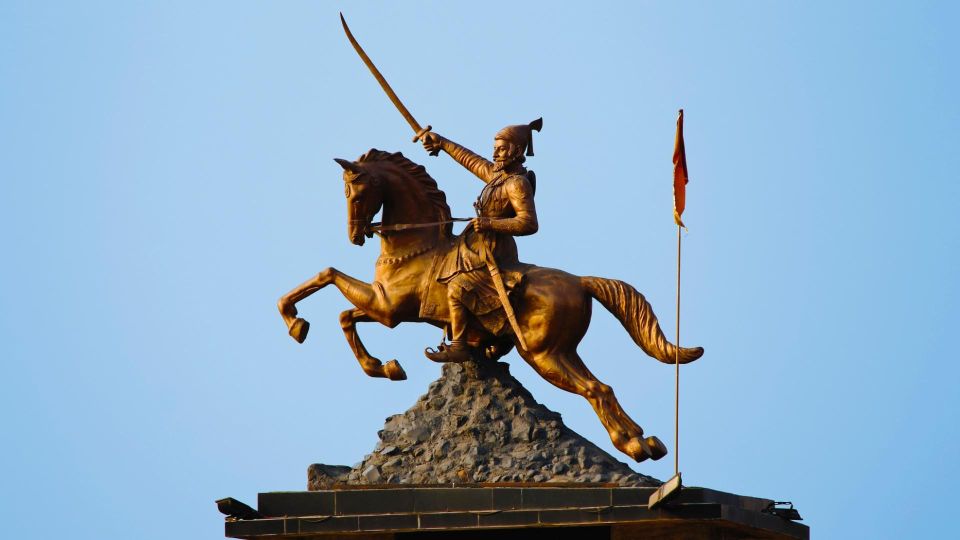Pune: Private Guided Sightseeing Tour by Car with Snacks - Shaniwar Wada, Lal Mahal, and Heritage Lanes: Maratha to Modern Pune