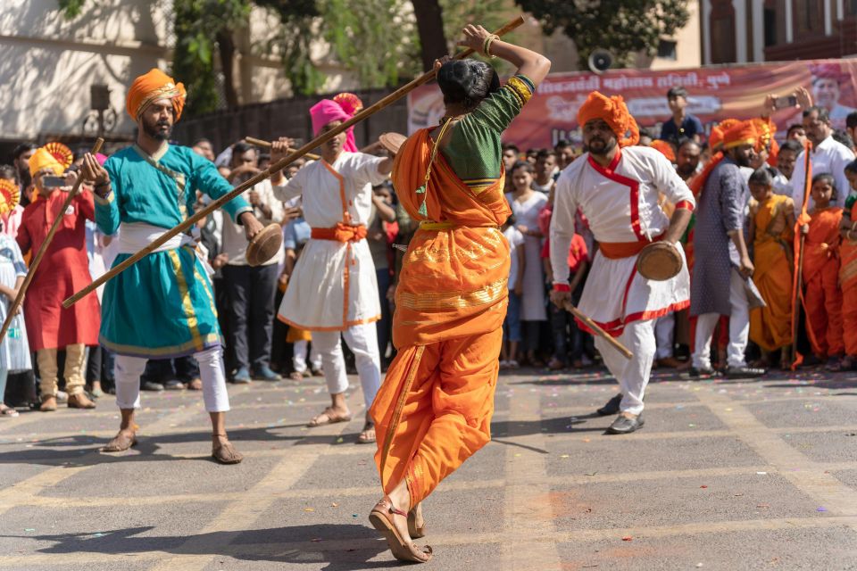 Pune: Private Guided Sightseeing Tour by Car with Snacks - Pataleshwar Caves and Jangali Maharaj Area: Peace After the Streets
