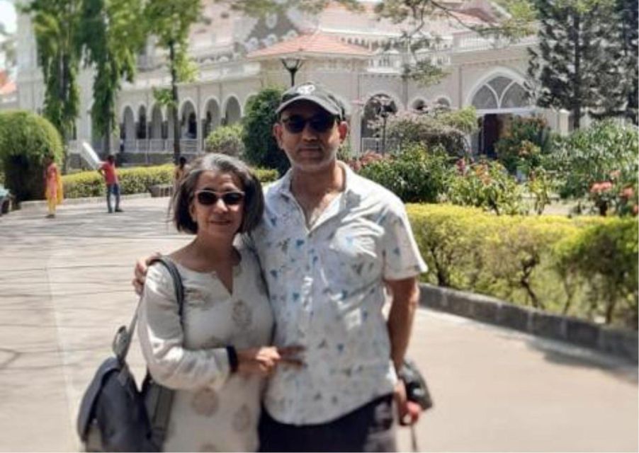Pune: Private Guided Sightseeing Tour by Car with Snacks - Meeting Your Guide and Staying Comfortable in an AC Car