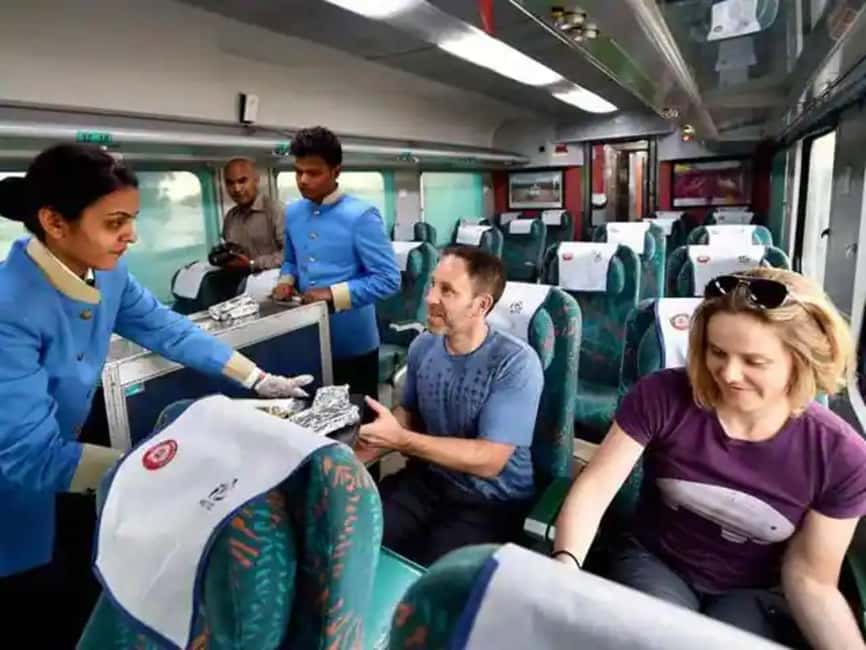 Same Day Taj Mahal Tour from Delhi by Gatimaan Express Train - Executive Class vs Chair Car on Gatimaan Express