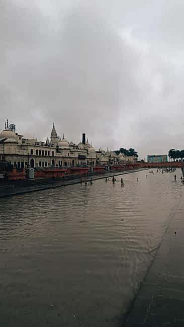 Varanasi: ayodhya day trip tour - The extra guided stop—and getting back to Varanasi